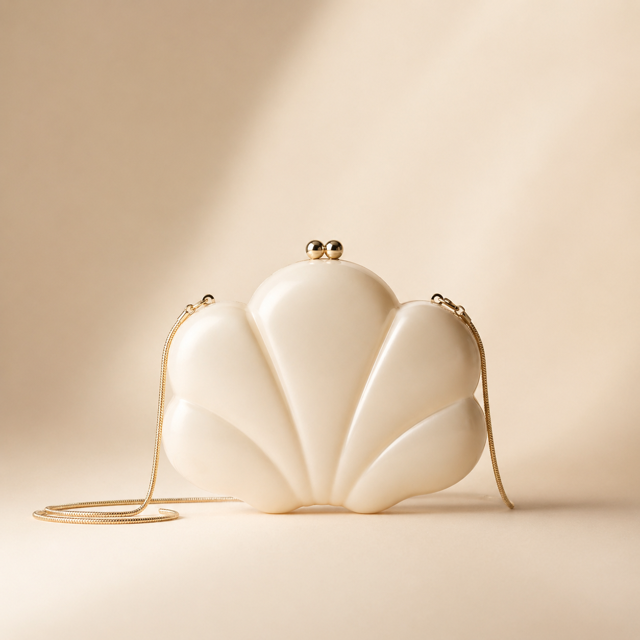 Pearl Shell Clutch